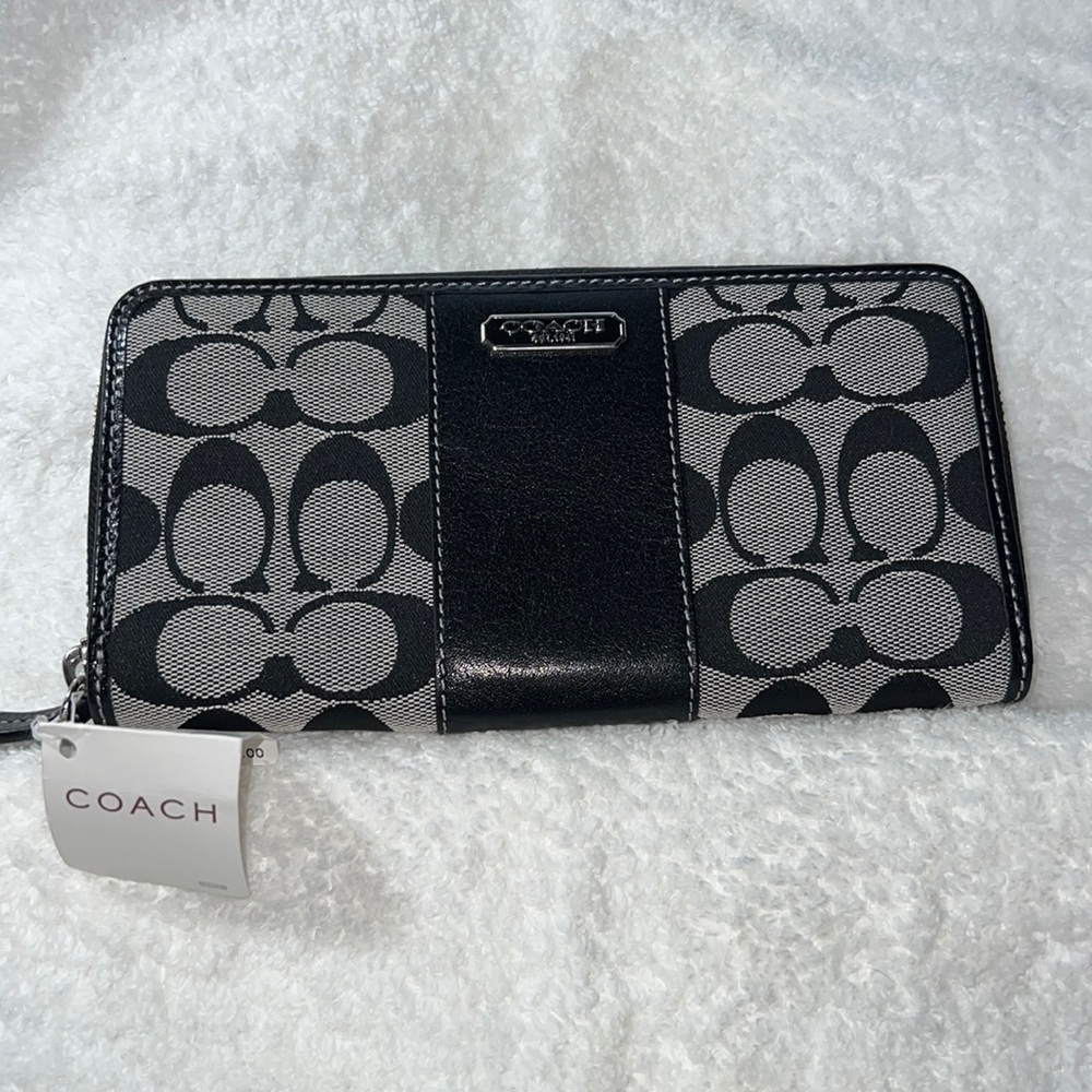 NWT Coach Credit Card Wallet.